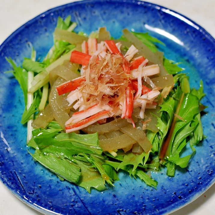 おきゅうととカニカマと水菜のサラダ